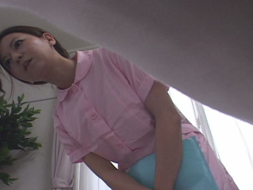 看護士パンティー仰天逆さ撮り撮影