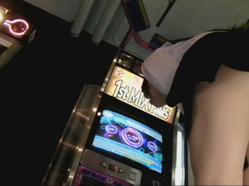 Tバック限定女子校生パラパラパンチラダンス逆さ撮り