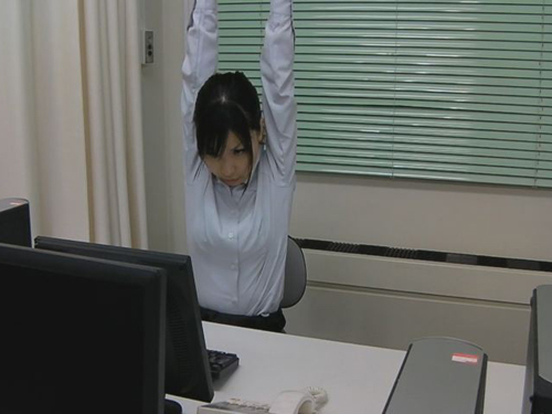 美人ＯL限定デスク下の三角パンチラ7