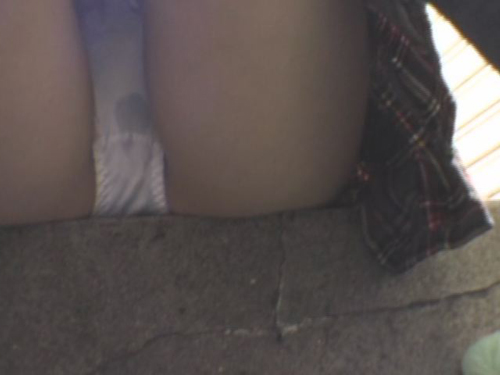 女子校生染み付き接写パンチラ
